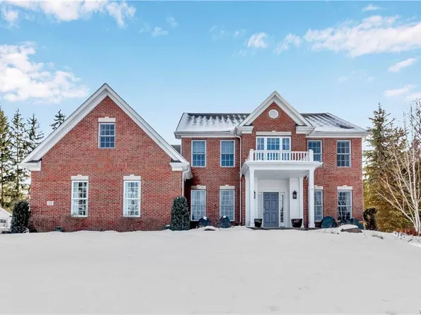 21 Westgate Dr, East Aurora, NY 14052