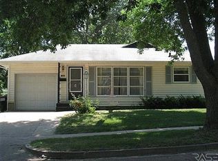 1305 E 28th St, Sioux Falls, SD 57105