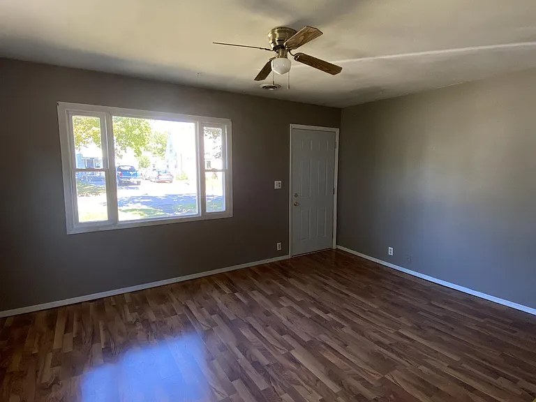 1736 W Grand Ave — Photo 8