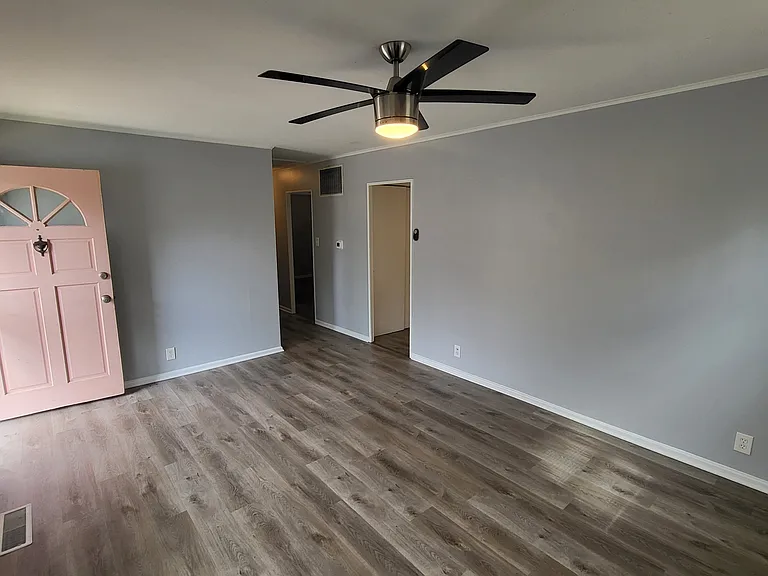 608 Bernard Ave — Photo 4