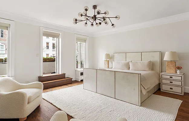 Sold by OFFICIAL | media 9