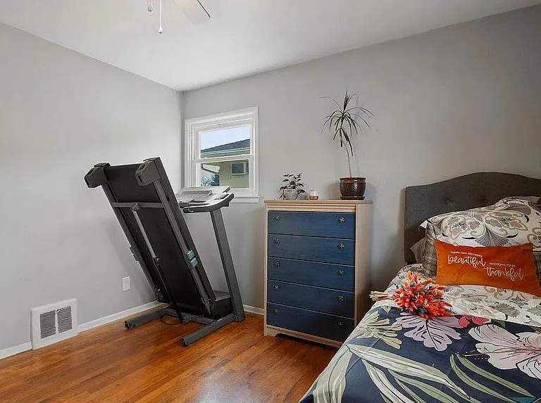 E Cleveland Ave — Photo 9