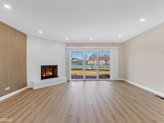 4th image of 1363 S Old Wilke Rd