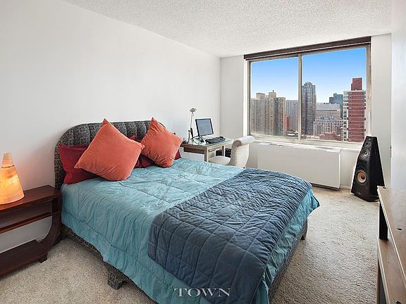 3rd image of 404 E 79th St APT 28B
