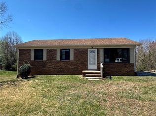 156 Shamrock Ave, Mount Airy, NC 27030