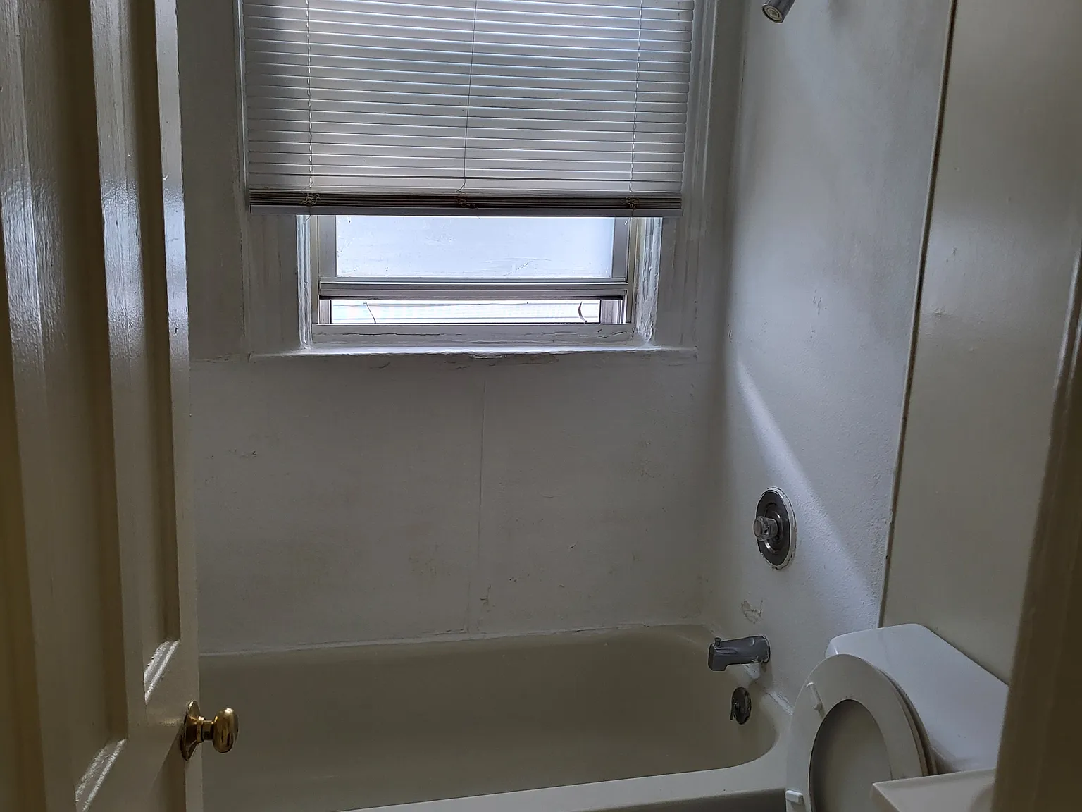 2 bed, 750 sqft, $1,200 — Photo 3