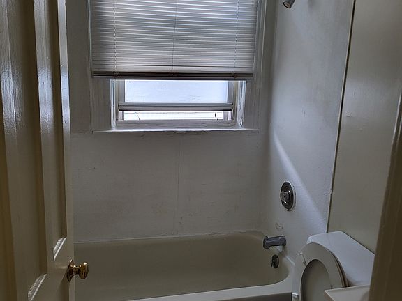 3rd image of 1523 Van Vranken Ave #4