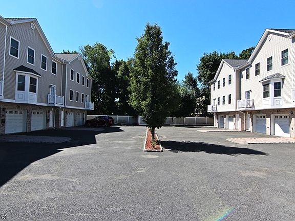 3rd image of 54F So Maple Ave