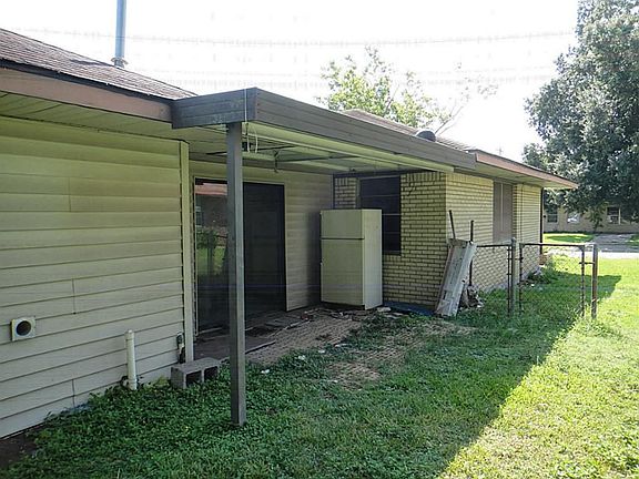 3rd image of 1009 Gary Ave