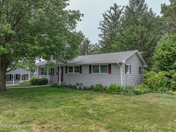 2nd image of 1203 N Hillview St