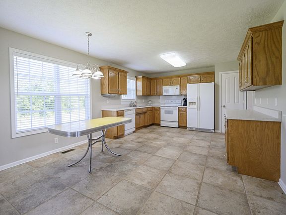5th image of 230 Autumn Glenn Dr