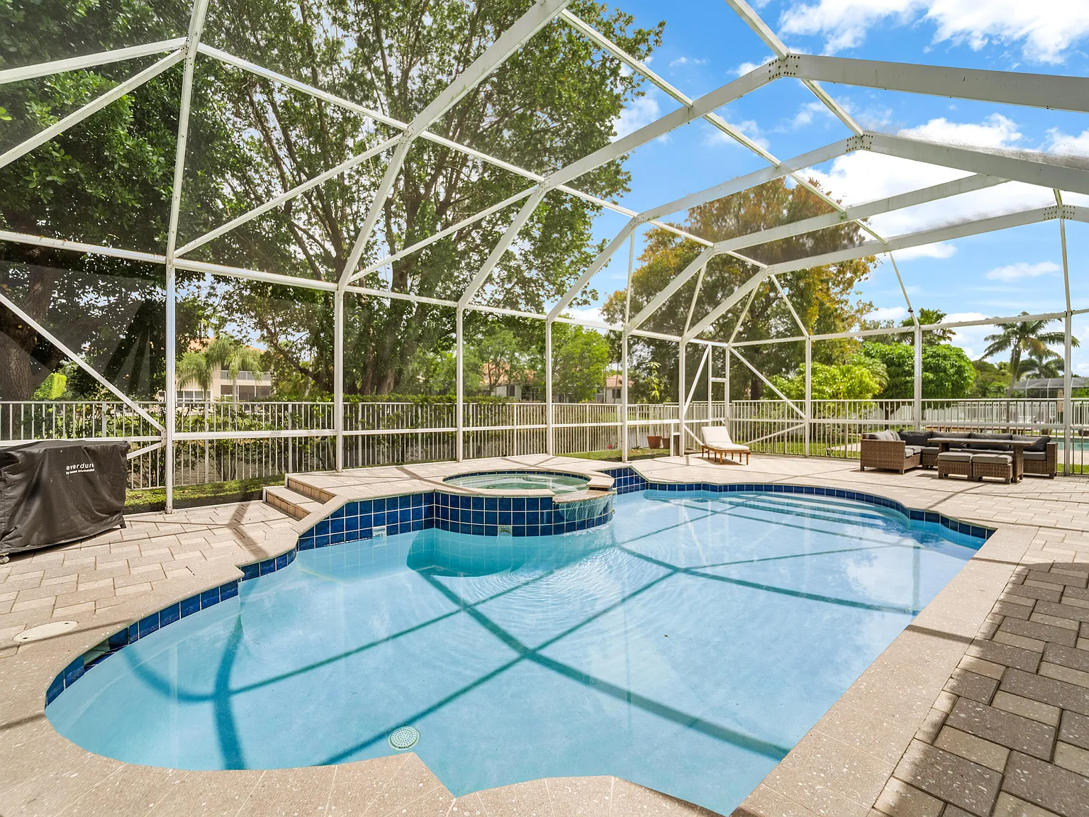 5 bed, 4.5 bath, 3893 sqft, $7,300 — Photo 2