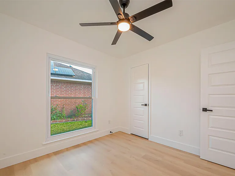 3010 Bandell Dr — Photo 18
