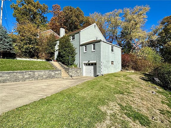 2nd image of 452 Woodland Rd