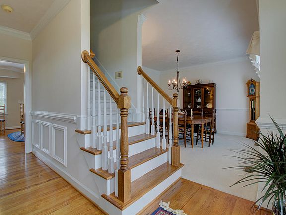 5th image of 5010 Williamsburg Ct
