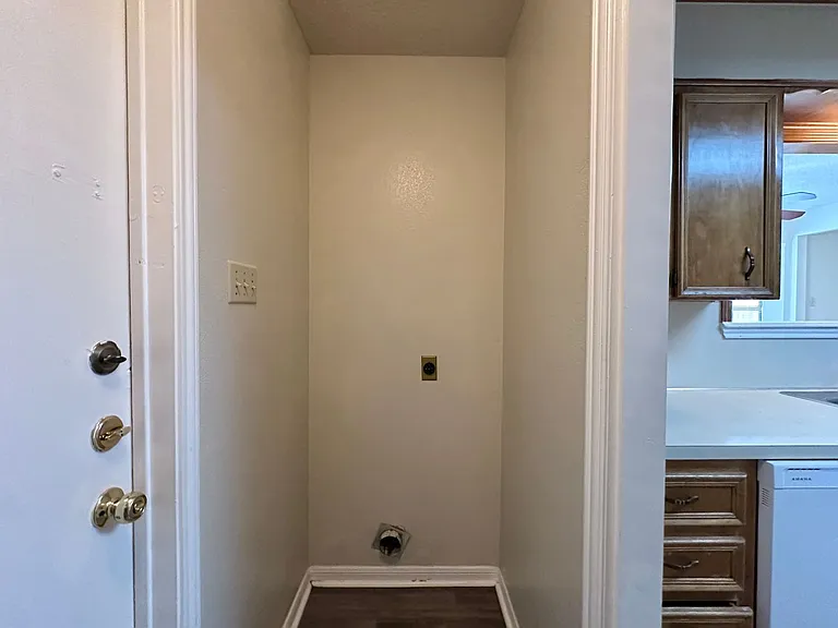 109 S Brook Dr — Photo 21