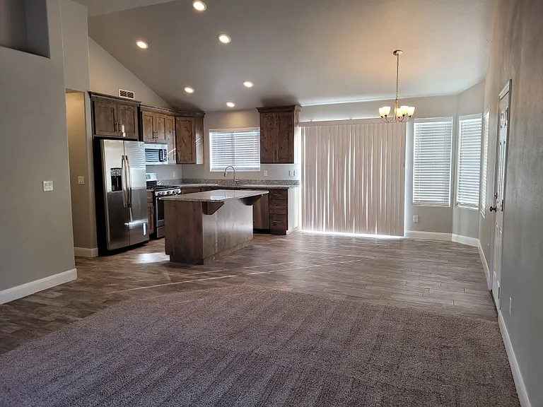 154 E 200 S — Photo 3