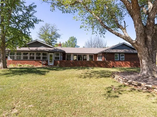 1506 S Orchard Dr, Ottawa, KS 66067