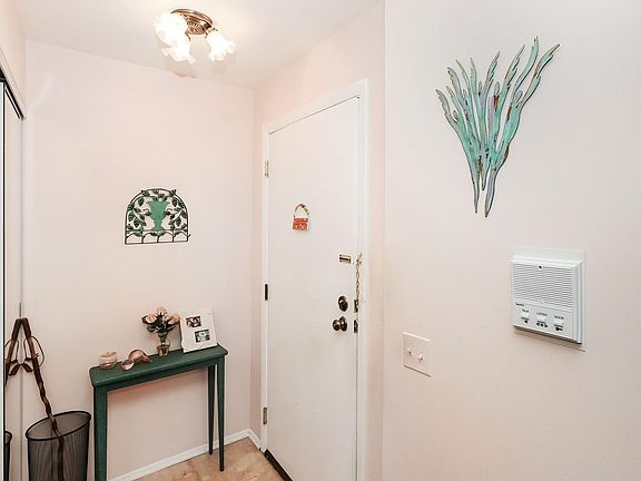 5th image of 28 Stanton Ct Unit B2