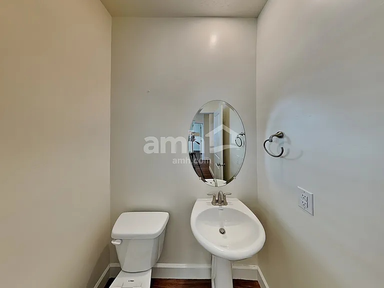 2054 E Silverado Ln — Photo 7