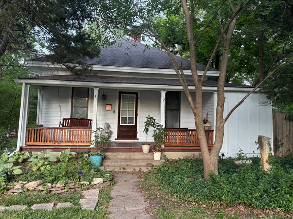 2100 Massachusetts St