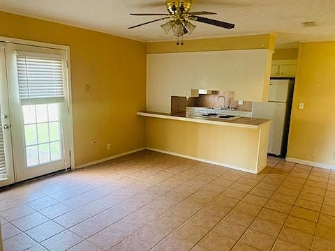 2nd image of 147 Flag Chapel Cir