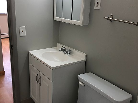 4th image of 1557 N Farwell Ave APT 109