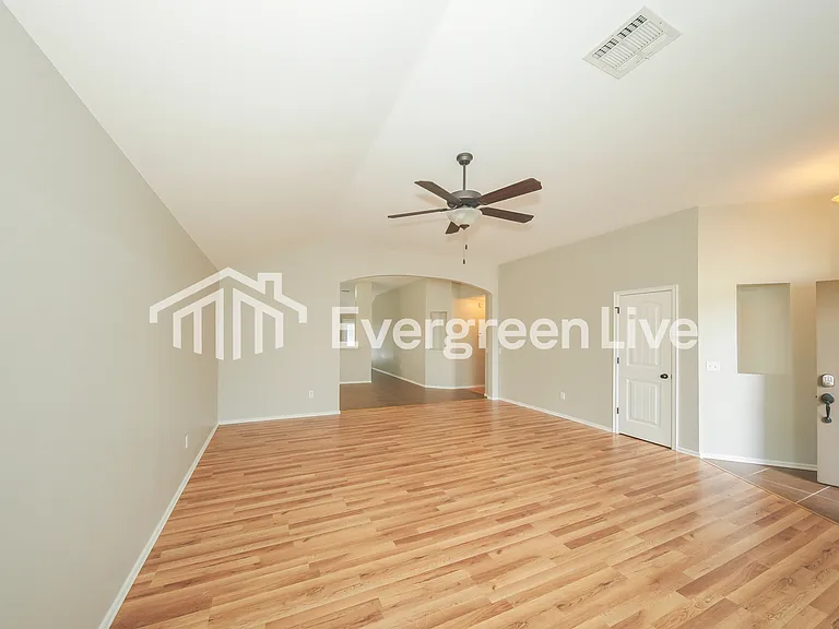 10701 SE 26th St — Photo 3