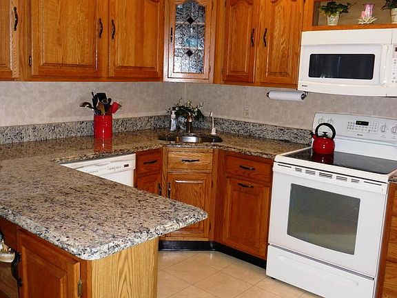 4th image of 625 Bayside Dr