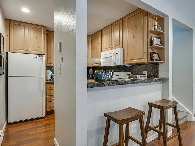 15 Granite St — Photo 2