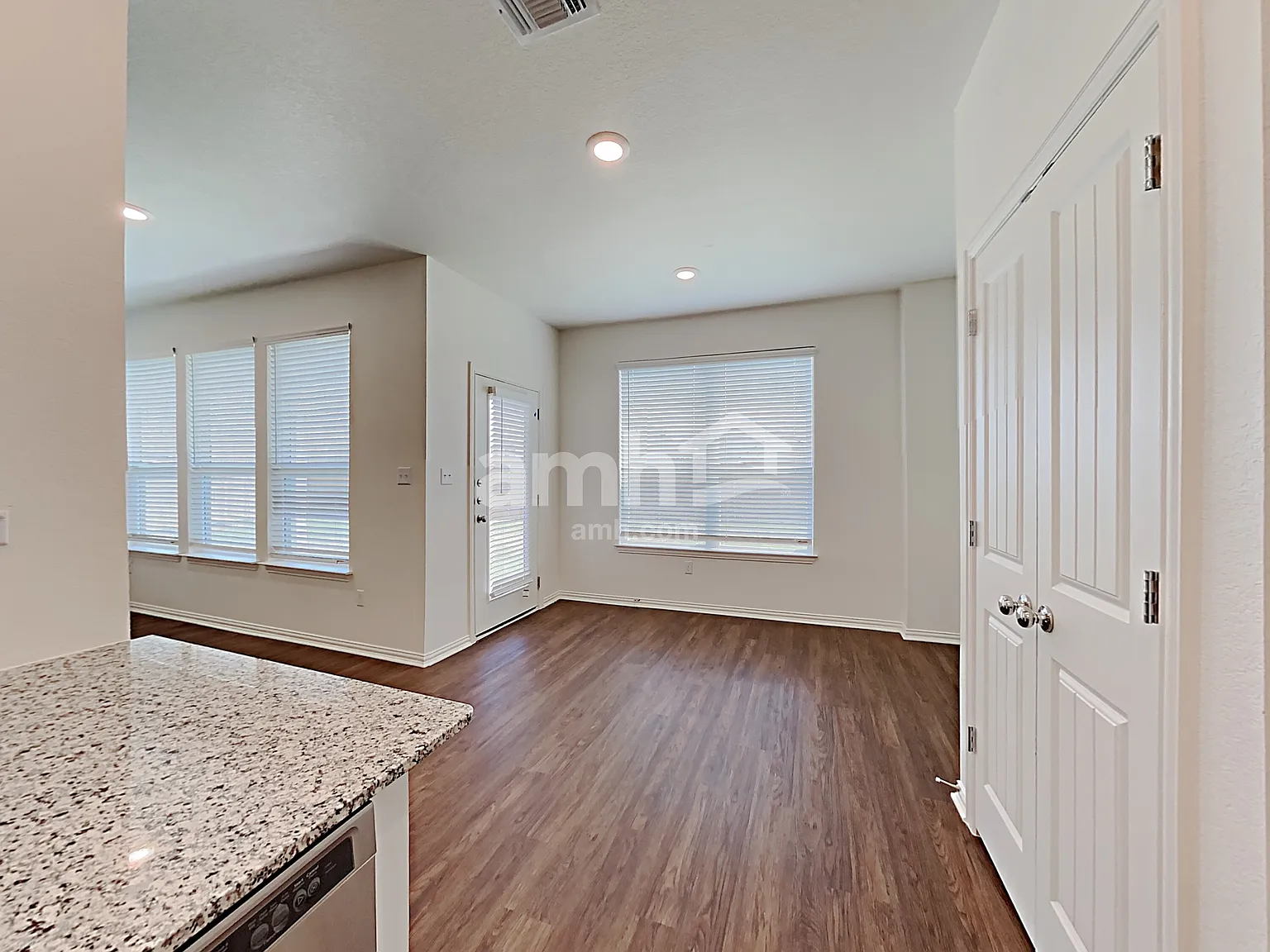 3 bed, 2.5 bath, 1529 sqft, $1,820 — Photo 4
