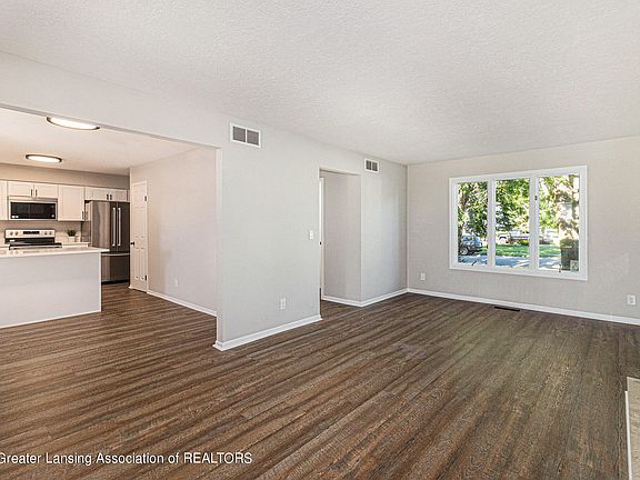 4th image of 424 Dutch Hill Dr