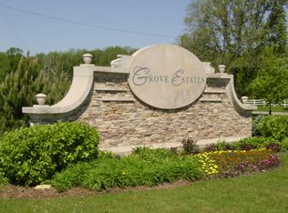 17 Robert Rd, Oswego, IL 60543