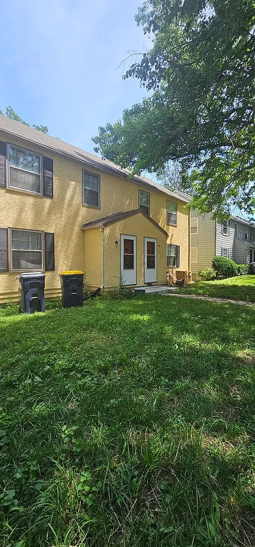 612-614 E 63rd Terrace — Photo 1