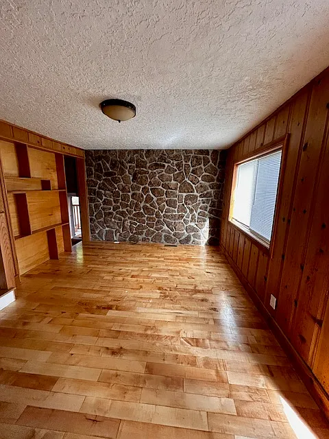 3 bed, 2010 sqft, $1,895 — Photo 4