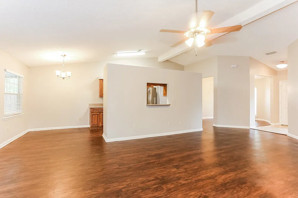 3 bed, 2.0 bath, 1664 sqft, $2,760 — Photo 4