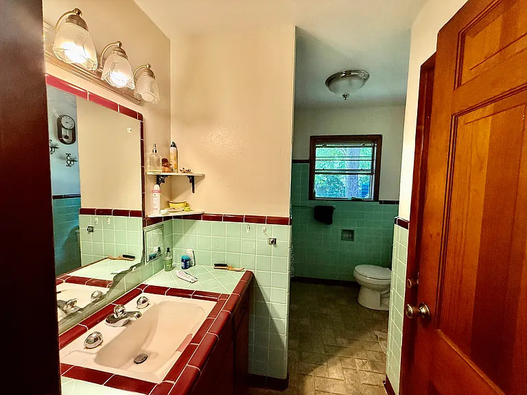 717 Dallas St — Photo 6