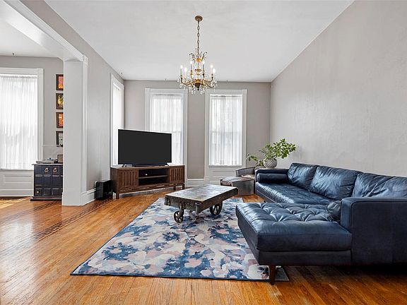 5th image of 3140 Russell Blvd