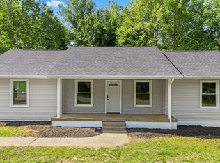 934 E Crothersville Rd, Austin, IN 47102