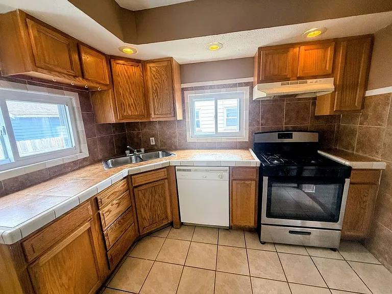 601 Glendora Ave — Photo 5