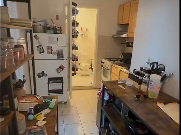 2nd image of 920 Fulton St #1