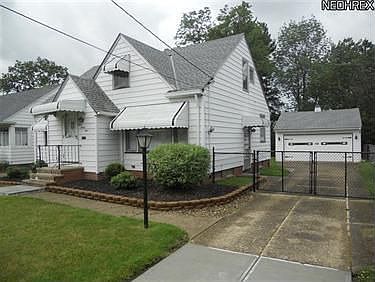 3rd image of 324 E 276th St