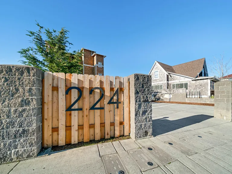 224 N Holladay Dr #201 — Photo 10