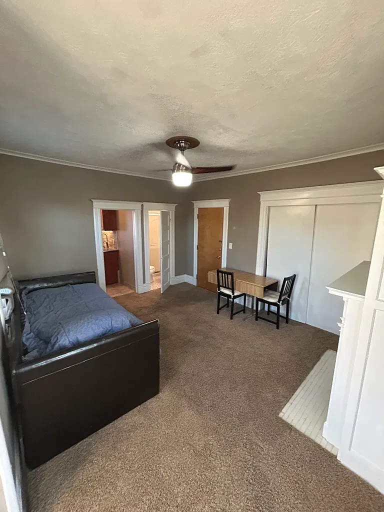 Studio, 500 sqft, $800 — Photo 3