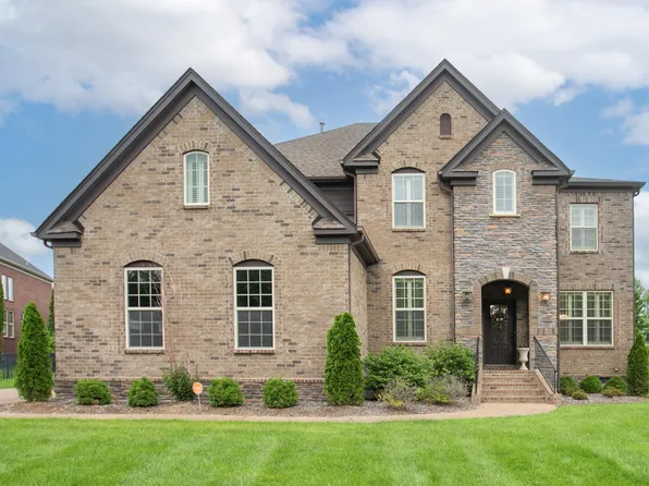 100 Berryview Ct, Hendersonville, TN 37075
