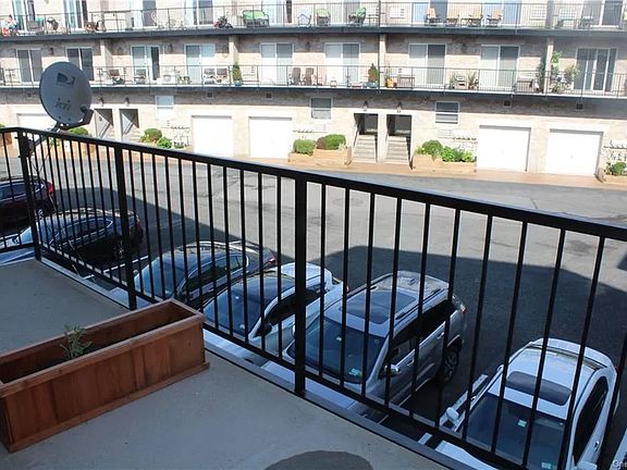 4th image of 24 Pennyfield Ave APT 2D