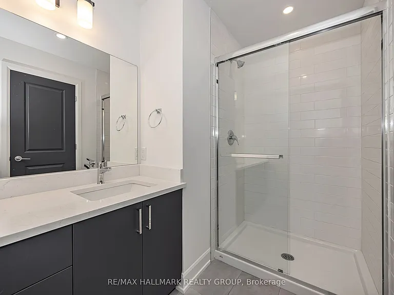 422 Rolling Meadow Cres — Photo 28