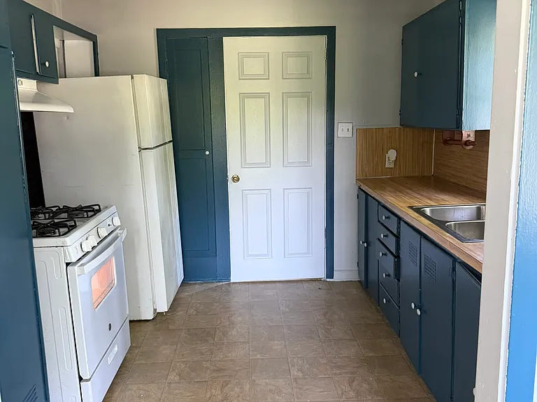 3500 S Poplar St — Photo 2