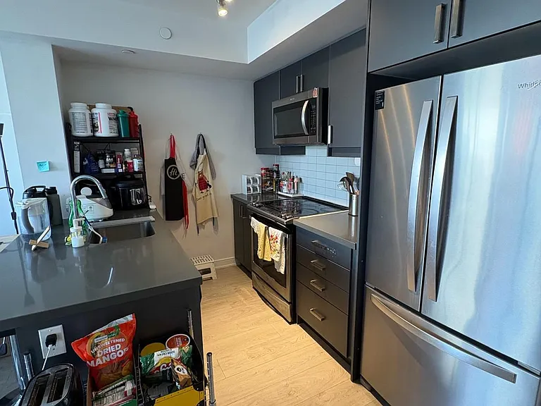 50 Wellesley St E #807 — Photo 6