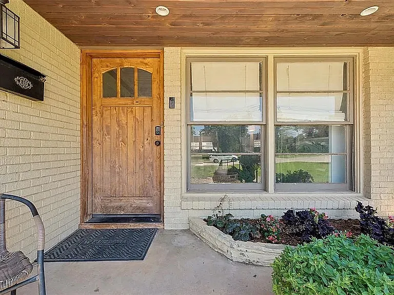 3 bed, 1306 sqft, $2,375 — Photo 3